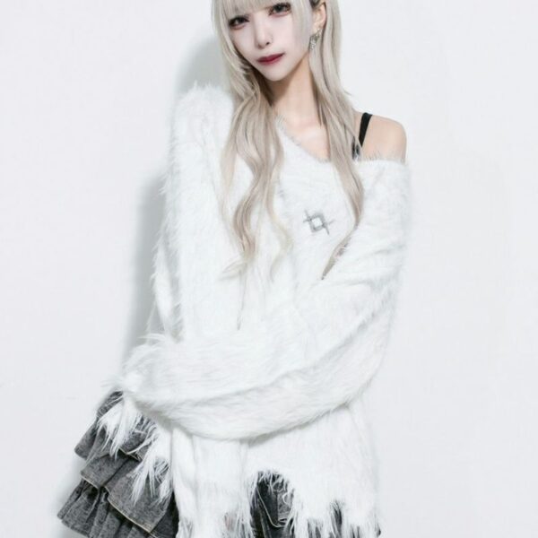 Logo Rivet Feather Yarn Knit